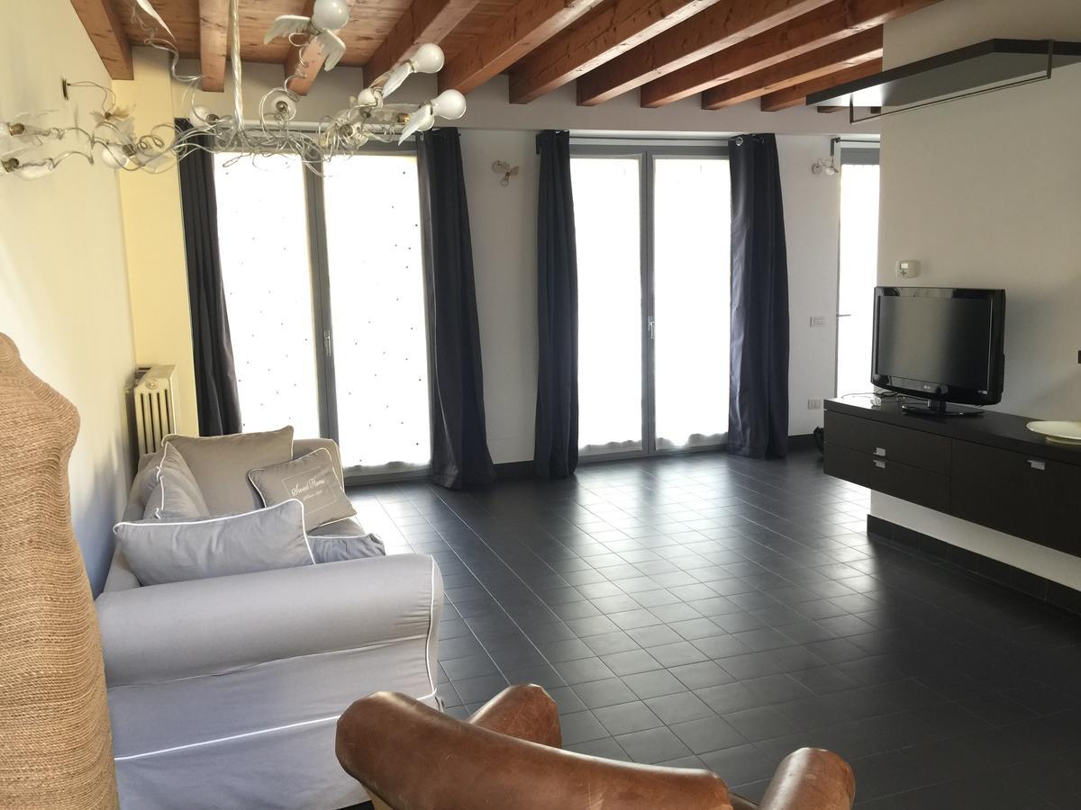 Navigli Downtown Cocco House Apartment มิลาน ภายนอก รูปภาพ